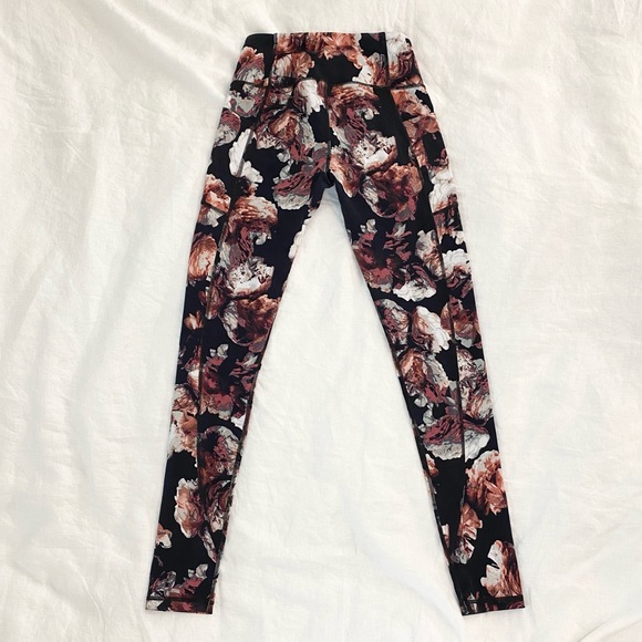 Victoria’s Secret Sport Black Rose Tease Floral Knockout Leggings Yoga Pants - Picture 12 of 13